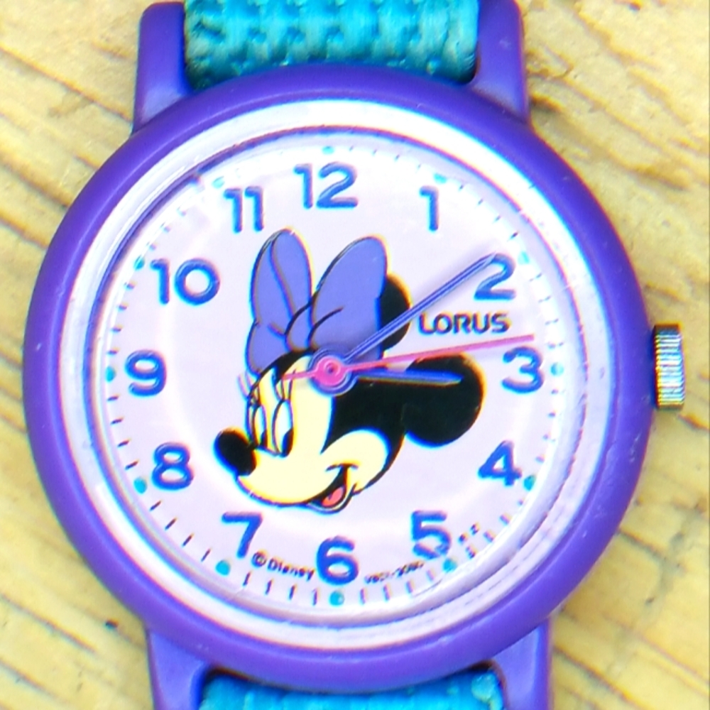X Lorus Minnie Mouse watch purple case pink dial Profile of Minnie 3 hand m